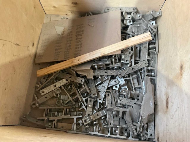 Partij diverse vrachtwagen onderdelen - afbeelding 2 van  9