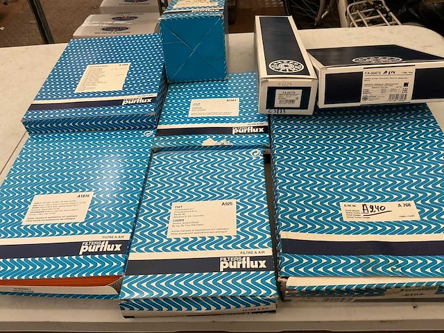 Partij diverse waaronder,auto luchtfilters - afbeelding 1 van  1