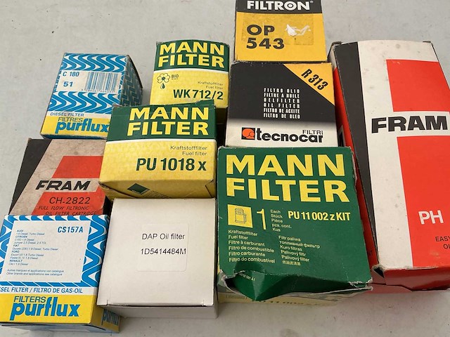 Partij diverse waaronder,auto oliefilters - afbeelding 1 van  1