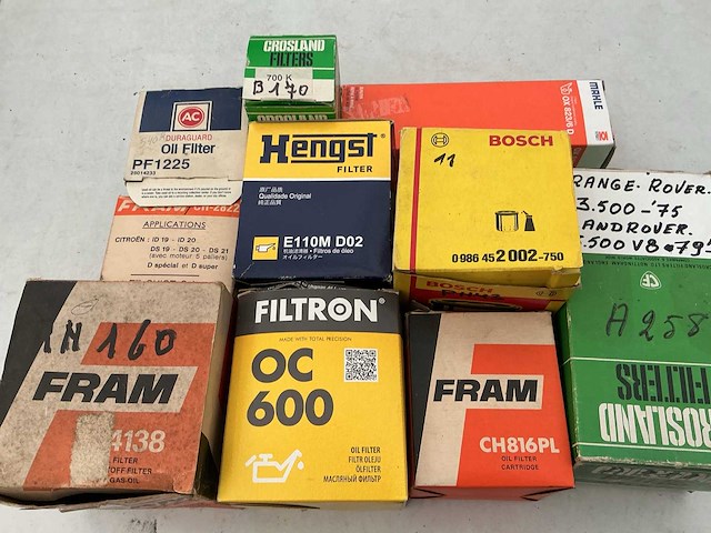 Partij diverse waaronder,auto oliefilters - afbeelding 1 van  1