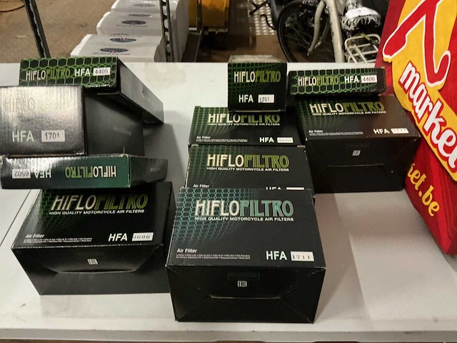 Partij diverse waaronder,oliefilters,aircofilters enz. - afbeelding 1 van  2