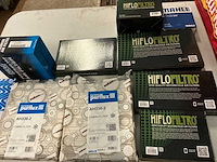 Partij diverse waaronder,oliefilters,aircofilters enz. - afbeelding 1 van  2