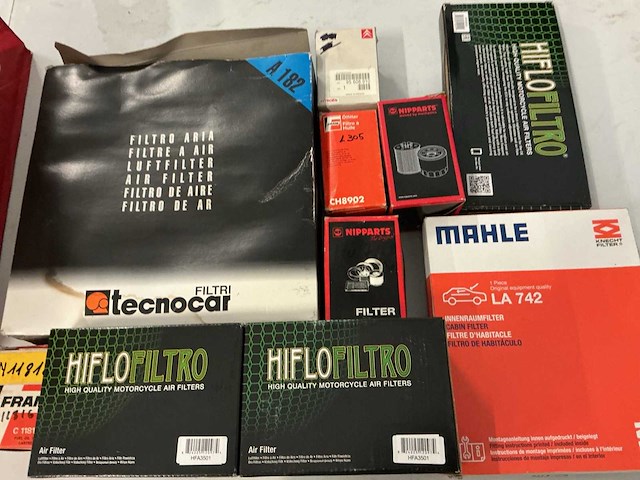 Partij diverse waaronder,oliefilters,aircofilters enz. - afbeelding 1 van  1