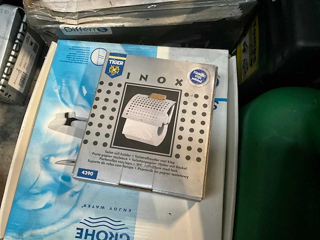 Partij diverse waterkranen en wasbakjes - afbeelding 7 van  7