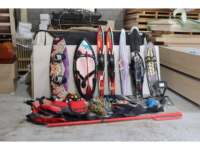 Partij diverse watersportmateriaal - afbeelding 1 van  1