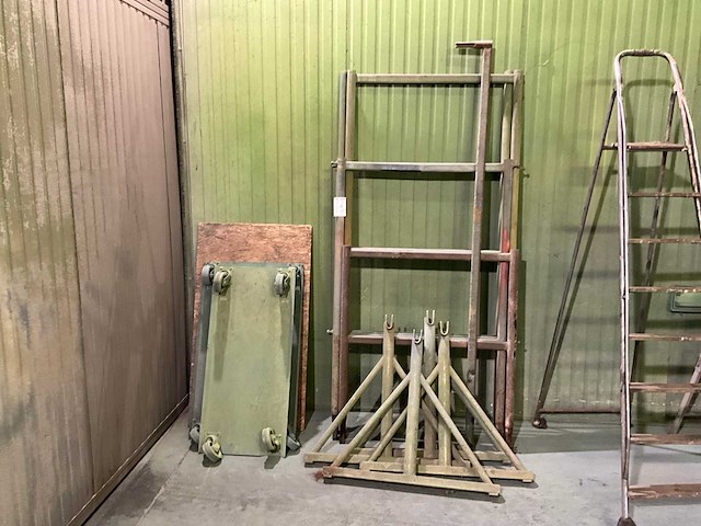 Partij diverse werkplaats benodigdheden - afbeelding 1 van  5