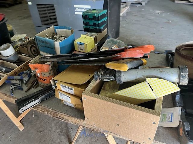 Partij diverse werkplaatsmaterialen - afbeelding 19 van  21