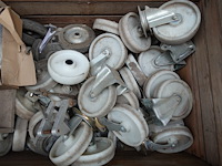 Partij diverse wielen in houten kist - afbeelding 3 van  6