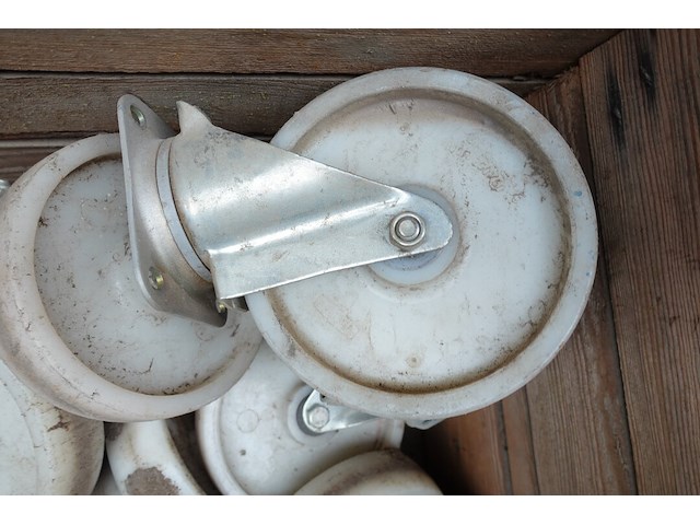 Partij diverse wielen in houten kist - afbeelding 4 van  6