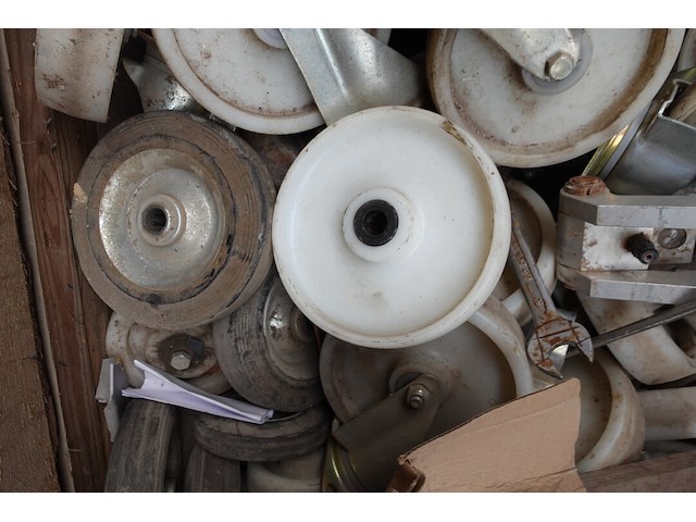 Partij diverse wielen in houten kist - afbeelding 5 van  6