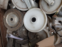 Partij diverse wielen in houten kist - afbeelding 5 van  6