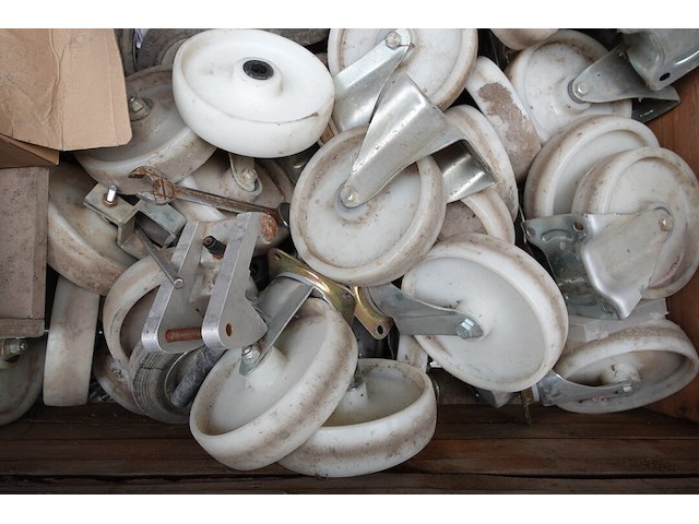 Partij diverse wielen in houten kist - afbeelding 6 van  6