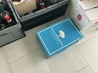 Partij diverse wijnflessen en schuimwijn – in kunststof kratten en originele dozen - afbeelding 3 van  6