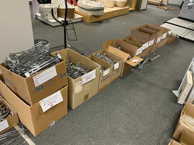 Partij diverse winkelhaken en beugels - afbeelding 1 van  10