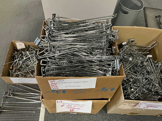 Partij diverse winkelhaken en beugels - afbeelding 4 van  10