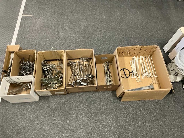 Partij diverse winkelhaken en beugels - afbeelding 9 van  10