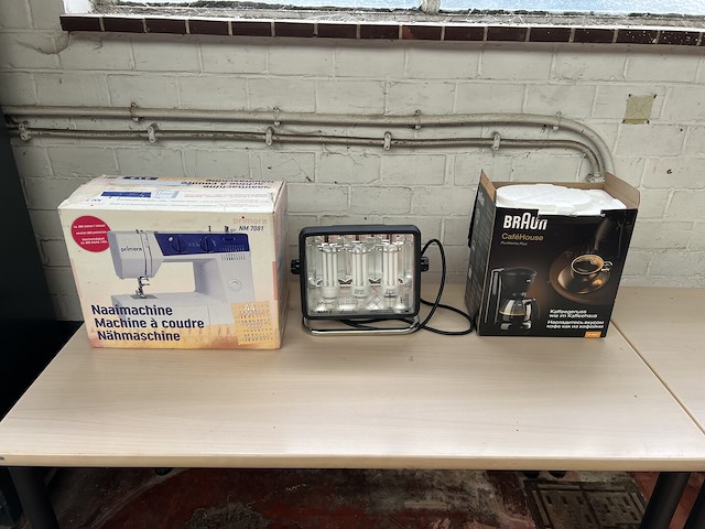 Partij diverse w.o. naaimachine en koffiezet - afbeelding 1 van  4