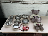 Partij diverse w.o. rvs eetbakjes en pluchen beren