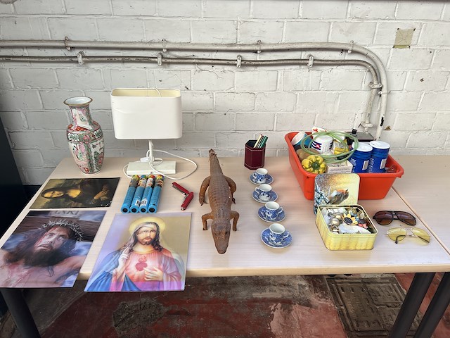 Partij diverse w.o. vaas en tasjes - afbeelding 1 van  4