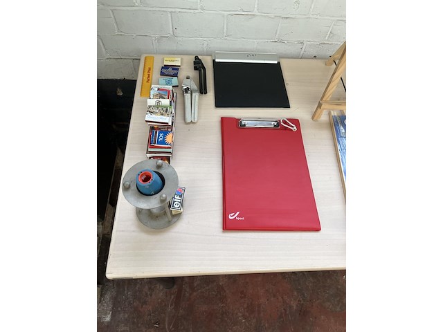 Partij diverse w.o. verrekijker enminiatuurezels - afbeelding 2 van  5