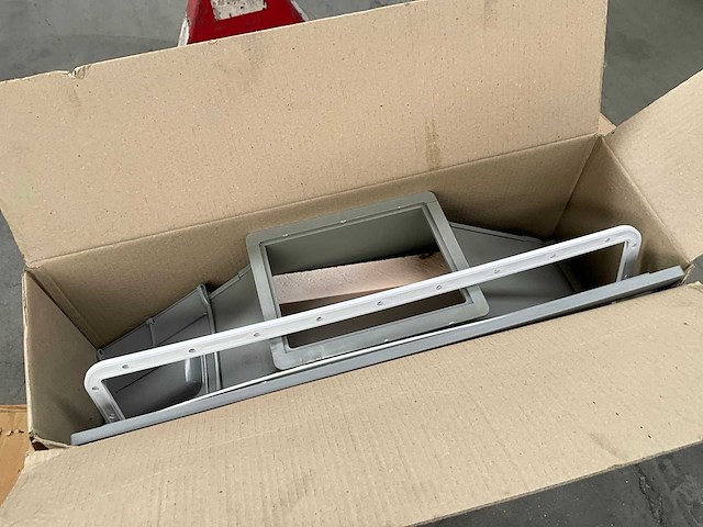 Partij diverse zwembad skimmers en onderdelen - afbeelding 8 van  8