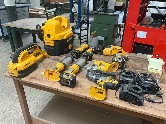 Partij diversen accu dewalt (10x) - afbeelding 1 van  21