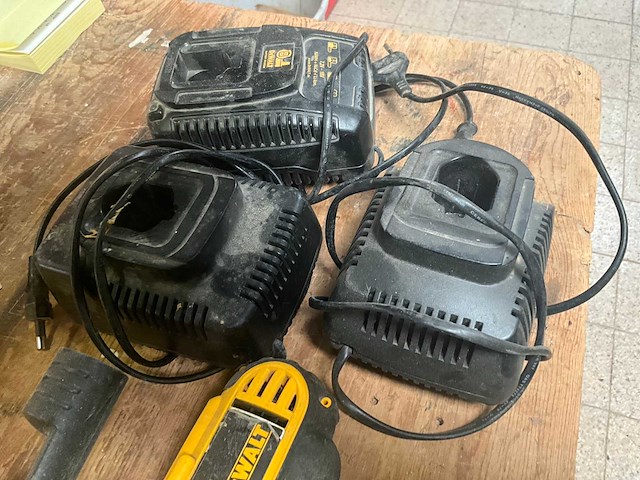 Partij diversen accu dewalt (10x) - afbeelding 13 van  21