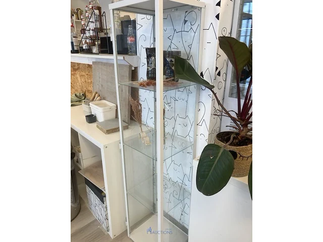 Partij diversen bestaande uit formica wandkast, metalen vuilnisemmer, pvc emmers, 4 formica krukjes, 2 metalen krukjes, dienwagen, enzovoor - afbeelding 7 van  10