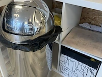 Partij diversen bestaande uit formica wandkast, metalen vuilnisemmer, pvc emmers, 4 formica krukjes, 2 metalen krukjes, dienwagen, enzovoor - afbeelding 8 van  10