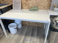 Partij diversen bestaande uit formica wandkast, metalen vuilnisemmer, pvc emmers, 4 formica krukjes, 2 metalen krukjes, dienwagen, enzovoor - afbeelding 9 van  10