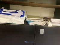 Partij diversen bestaande uit pencelen, decoratiematerialen, meetlatten, naaigaren, scharen, meetlinten, tape, enzovoort - afbeelding 4 van  16