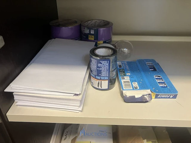 Partij diversen bestaande uit pencelen, decoratiematerialen, meetlatten, naaigaren, scharen, meetlinten, tape, enzovoort - afbeelding 5 van  16