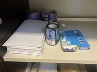 Partij diversen bestaande uit pencelen, decoratiematerialen, meetlatten, naaigaren, scharen, meetlinten, tape, enzovoort - afbeelding 5 van  16