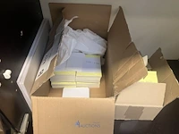 Partij diversen bestaande uit pencelen, decoratiematerialen, meetlatten, naaigaren, scharen, meetlinten, tape, enzovoort - afbeelding 6 van  16
