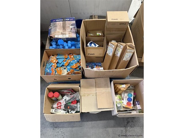 Partij diversen, decoupeer zaagbladen, lampen etc - afbeelding 1 van  7