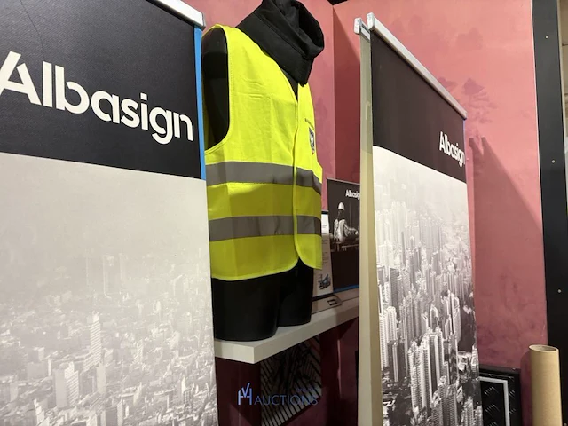 Partij diversen met bannerhouders en displays - afbeelding 3 van  19