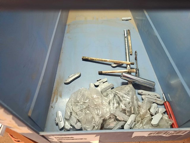 Partij diversen : plaklood, slaglood en bandenrepair - afbeelding 3 van  4