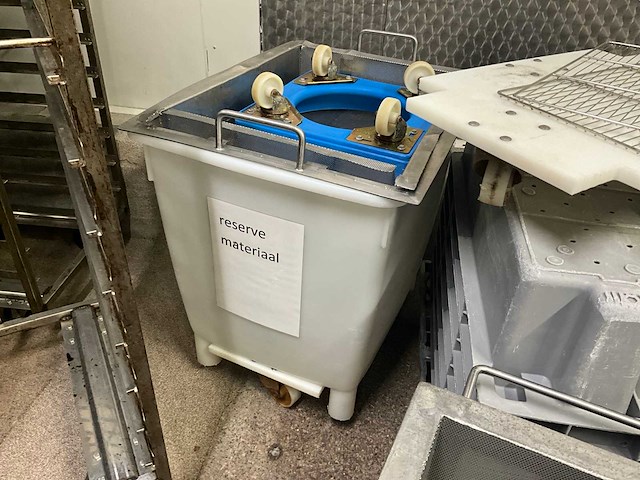 Partij diversen voor reiniging en opbergen - afbeelding 2 van  27