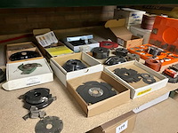 Partij diversen waaronder diverse freeskoppen en toebehoren - afbeelding 1 van  48