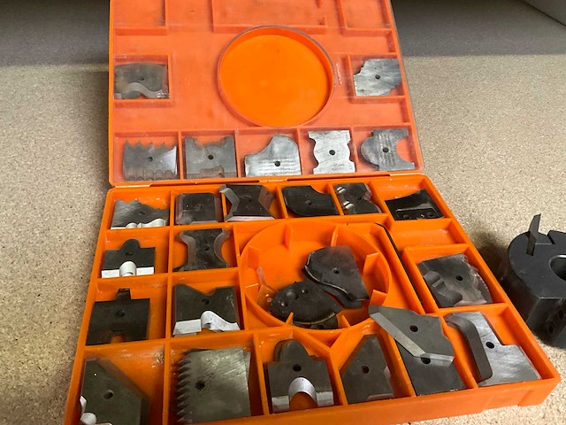 Partij diversen waaronder diverse freeskoppen en toebehoren - afbeelding 35 van  48