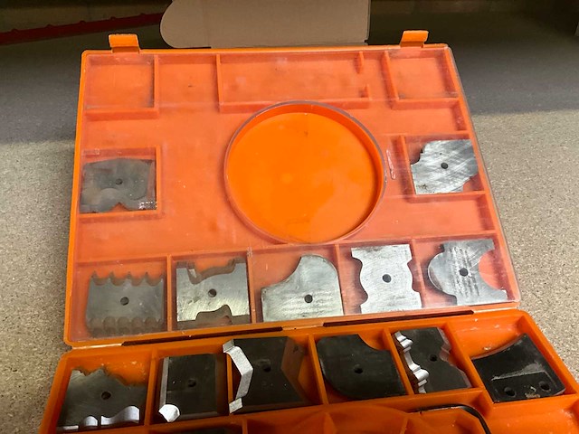 Partij diversen waaronder diverse freeskoppen en toebehoren - afbeelding 36 van  48