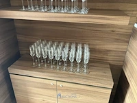 Partij diversen waaronder diverse glazen, decoratie, kartonnen rietjes, kommetjes - afbeelding 2 van  9