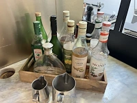 Partij diversen waaronder diverse glazen, imitatieplanten, diverse verpakkingsmaterialen - afbeelding 2 van  26