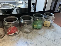 Partij diversen waaronder diverse glazen, imitatieplanten, diverse verpakkingsmaterialen - afbeelding 5 van  26