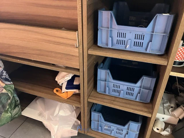 Partij diversen waaronder diverse glazen, imitatieplanten, diverse verpakkingsmaterialen - afbeelding 8 van  26