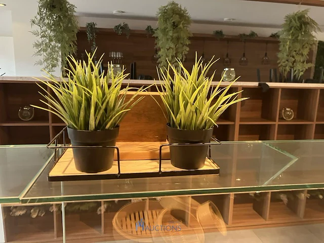 Partij diversen waaronder diverse glazen, imitatieplanten, diverse verpakkingsmaterialen - afbeelding 18 van  26