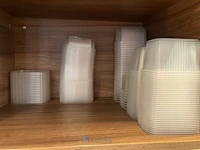 Partij diversen waaronder diverse glazen, imitatieplanten, diverse verpakkingsmaterialen - afbeelding 20 van  26