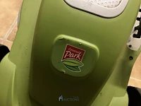 Partij diversen waaronder grasmachine central park, kruiwagen, tuinafvalzakken, divers - afbeelding 2 van  9