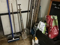 Partij diversen waaronder grasmachine central park, kruiwagen, tuinafvalzakken, divers - afbeelding 5 van  9