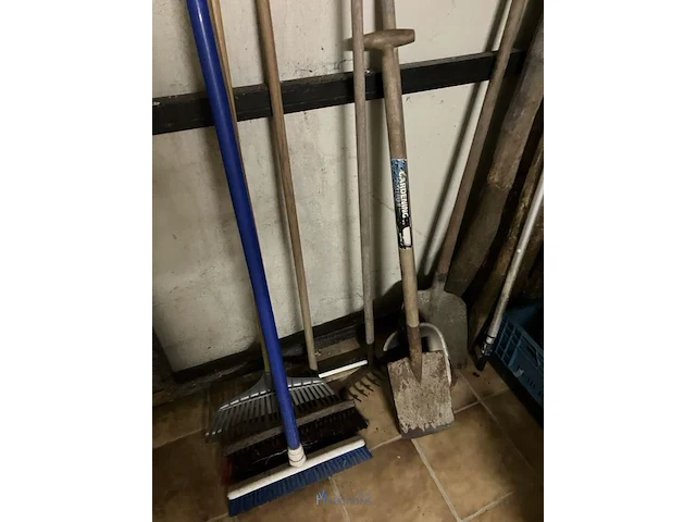 Partij diversen waaronder grasmachine central park, kruiwagen, tuinafvalzakken, divers - afbeelding 7 van  9